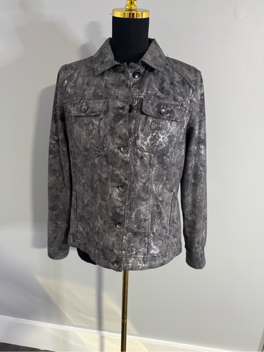 Chicos Metallic Snakeskin Animal Print Denim Trucker Jacket Size 1= Small